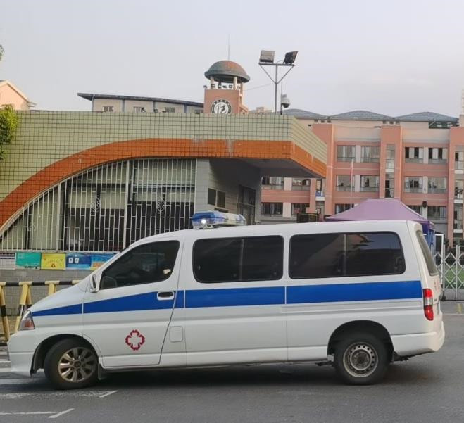 大方救护车出租护送骨折病人一公里多少钱